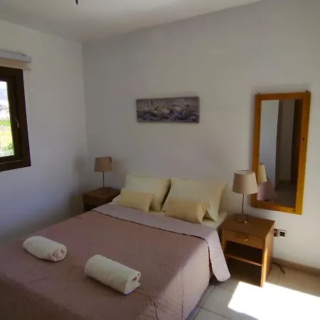 Julia Ii - Luxury Retreat With Sea & Mountain Views Peyia