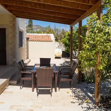 Julia Ii - Luxury Retreat With Sea & Mountain Views * Peyia