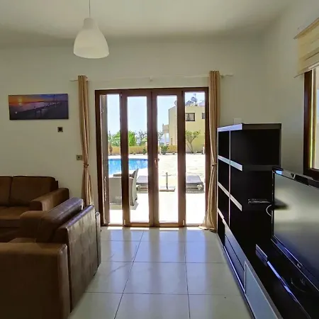 Julia Ii - Luxury Retreat With Sea & Mountain Views Peyia